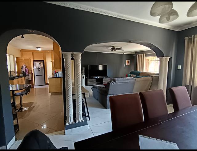 4 BEDROOM FREEHOLD FOR SALE IN BRACKENDOWNS